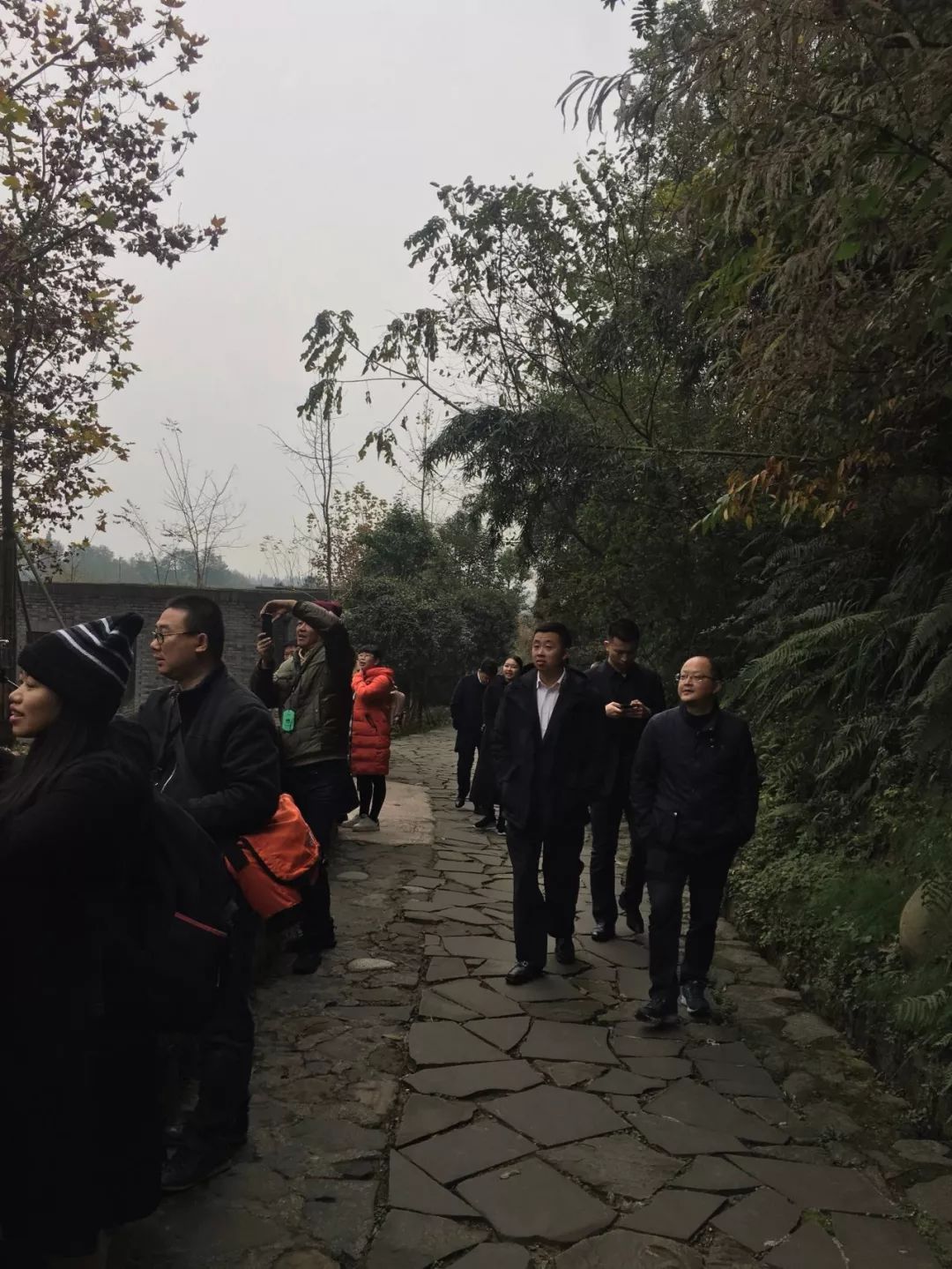 都江堰谭小春的最新去向，多方观点与个人立场解析