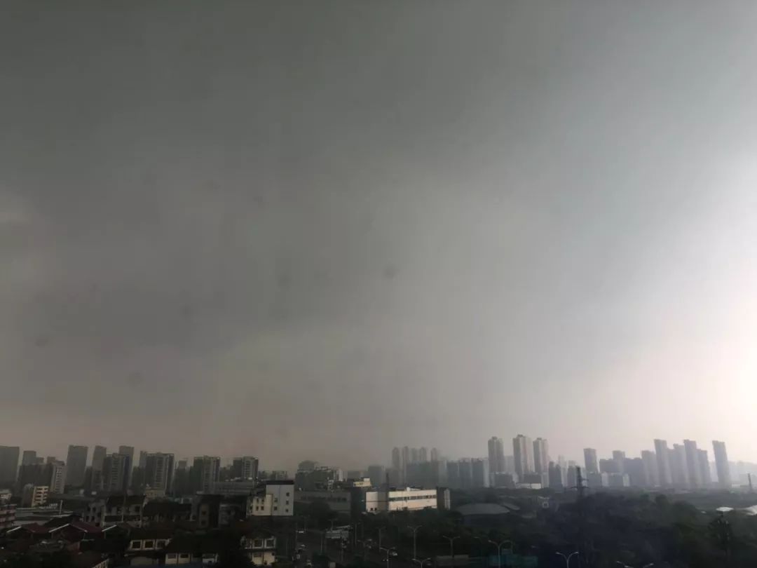 无锡雨中探秘，小巷深处的独特小店